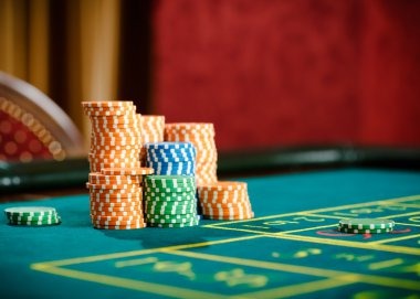 lisa138 platform interface showing live-dealer table and mobile app